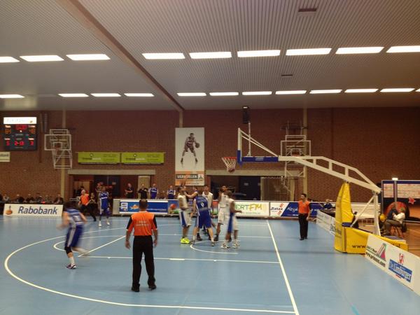 jkweert's tweet photo. StepcoBSW duchtige voorsprong tegen #leeuwarden 70-50, #weert gaat dit niet meer weggeven! Thanks #slampaq http://t.co/vC6QkM3H