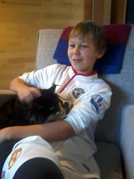 TuvaLouise1's tweet photo. Jonas and Maria. That is Haakon's cat. She so cute right ? http://t.co/scAAYFPA