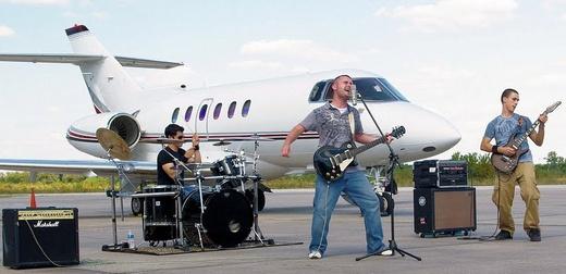 FightingGemini's tweet image. Sometimes you just gotta be fly like a G6! #flylikeag6 #g6 #fly #rock #sex #awesome #rockband #fightinggemini #&amp;lt;3