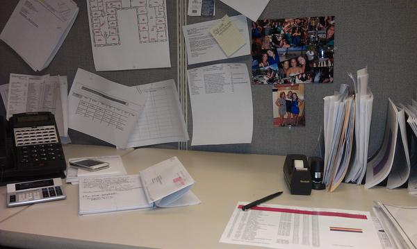 MichelleRae34's tweet photo. My desk is actually starting to look organized! Yay for having a part time assistant so I can get things done! http://t.co/t7Cc2zVz