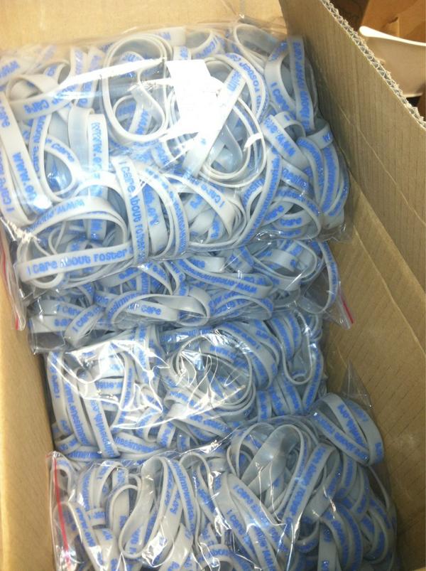 OneSimpleMorgan's tweet photo. @one got in new awareness bracelets!! http://t.co/1HZMQY1m