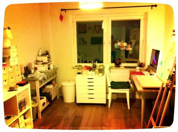 gzj's tweet photo. My new studio set up :) http://t.co/qiAa57rI