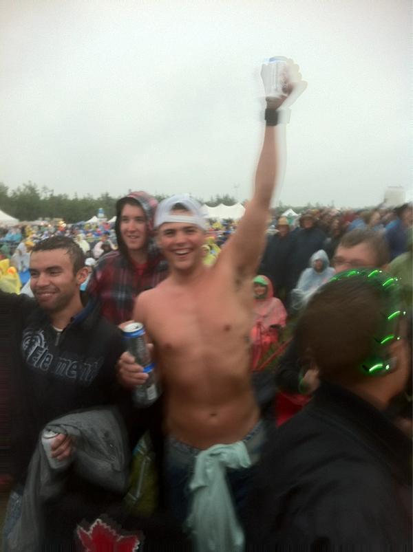 MattFewer's tweet photo. #TweetADrunkPic @cbrenton24 http://t.co/iURNa1Uv