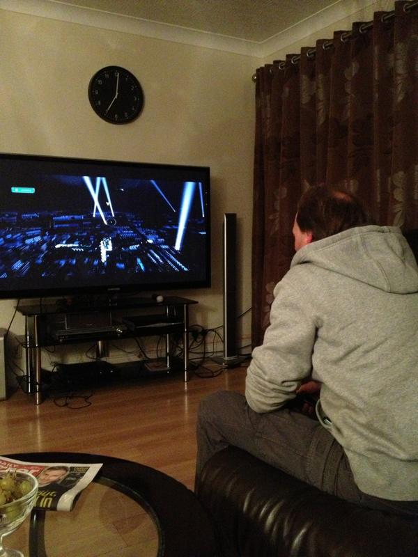 KimLendon96's tweet image. Theres football on but dad would rarther sit any shoot things #getyourprioritesright #sweatygamer