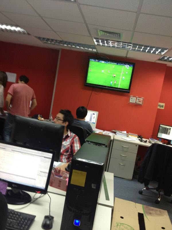 grupoCP's tweet photo. en la agencia vemos al malaga!! http://t.co/tj5KBMgg