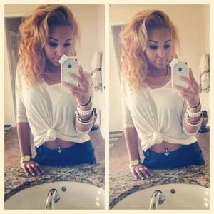 xCaliDimplesx's tweet photo. Sorry twitter but i'am back #Blondie http://t.co/jjhU8dRD
