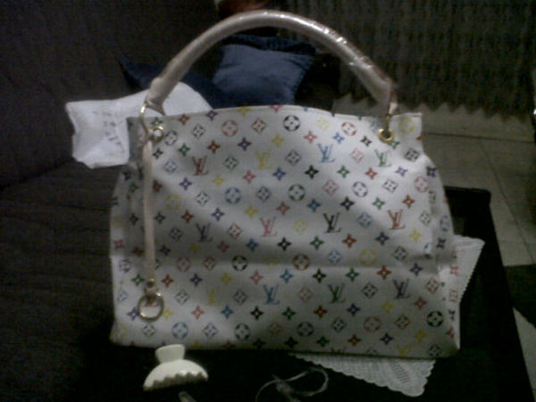 Dgn 110rb sdh bisa dptin tas LV Asti White dgn kwalitas Home made.request u/ pemesanan ☎082263634242 or Pin BB 29D21BD3