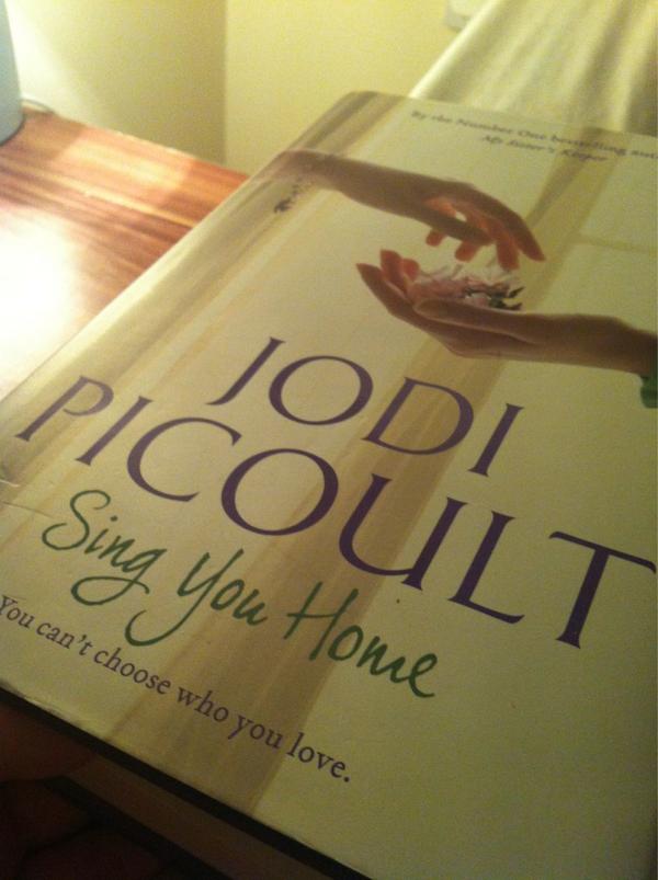 hollie_ennis's tweet image. So cause iv finished one @jodipicoult book today... I naturally start another... 📚 #addicted #readeverybook #fan