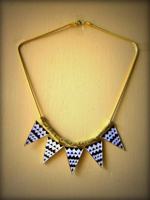 ilikethishop1's tweet photo. kalung SEGITIGA - 44.000 http://t.co/6LFZsE4G