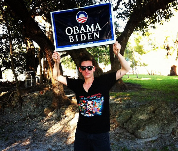 redistrictact's tweet photo. Signs in the air for Obama-Biden: http://t.co/HYVcdN1b