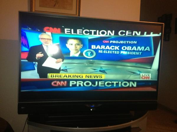 dangomezwl's tweet photo. Celebrating at home for @BarackObama! Thank you fellow Latinos! http://t.co/IWGj8Chg