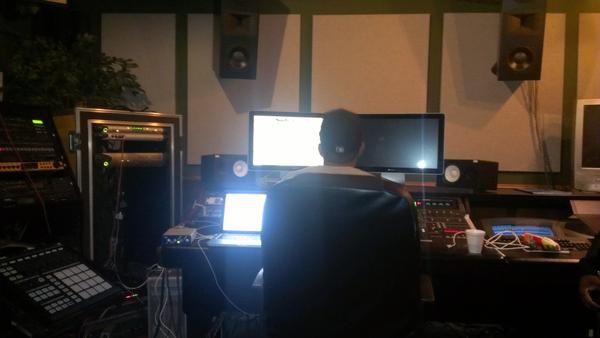 LeldonWooten's tweet photo. Been sick for a week and still in the studio grindin!!!!!! Shout outs to my dope engineer #monstrosity http://t.co/P8IpwkB3