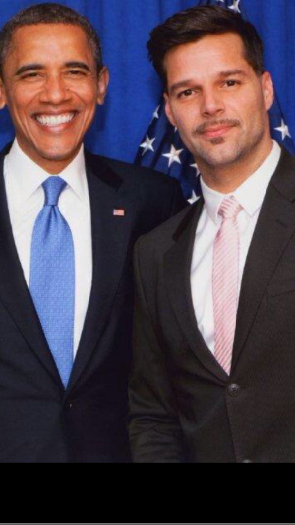 ricky_martin's tweet photo. What an amazing night! Love conquers hate! Such an honor @BarackObama Good night every1! A dormir en calma.Paz a tod@s http://t.co/l3pbLVj8