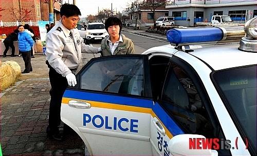 教材にはない韓国語 大学受験の日には 各機関が協力を尽くします 遅刻しそうな受験生は 警察 に連絡をとると 日本と違い 112番 試験場まで送り 試験場の近くに空港など うるさいところがあると 聞き取りの時間には運行を停止するところが多いです 教材にはない韓国語 大学受験の日には 各機関が協力を尽くします 遅刻しそうな受験生は 警察 に連絡をとると 日本と違い 112番 試験場まで送り 試験場の近くに空港など うるさいところがあると 聞き取りの時間には運行を停止するところが多いです