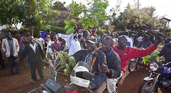 breakingnewsie's tweet photo. The Kenyan home of Sarah Obama, step-grandmother of Barack Obama, celebrate his win. http://t.co/qGj2PGVW #US2012 http://t.co/RfDm8mWT