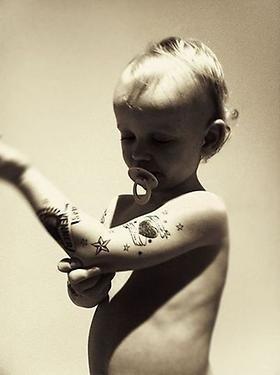 NumchaZuza's tweet photo. @DanielAgger Agger junior very cute❤ http://t.co/93Jrh7SI