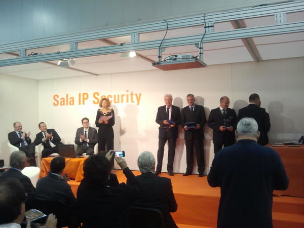 SecSolution's tweet image. #fierasicurezza #25ItalianSecurityLeaders consegna dei riconoscimenti alle aziende coercitivamente oggetto di indagine