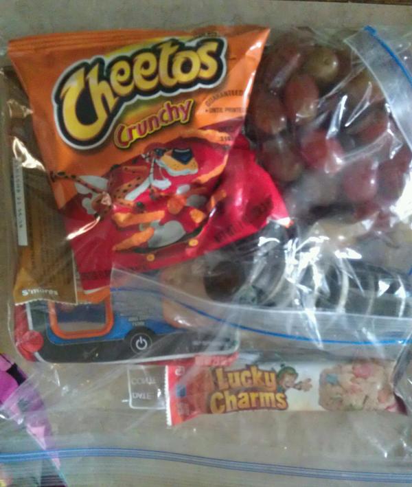 AshleyRickle's tweet image. Left my lunch pale at my mom's and dad didn't have any paper bags.... #ziplocbag #feelstupid #ohwell