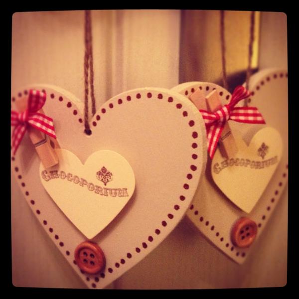 LISASUMJONES's tweet photo. “@pitter_patter26: @Chocoporium your bespoke hearts all ready for your display for @TGLAF http://t.co/OQg4gp7Nwt” love these!