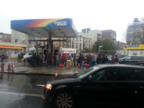 morrowchris's tweet photo. #gas lines #Brooklyn #rain http://t.co/vhhgE0tW