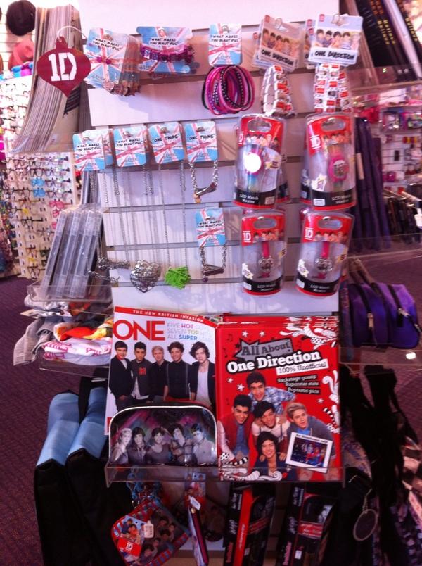 Tianapluvs1D's tweet image. IM DEAD! #onedirectionmerch