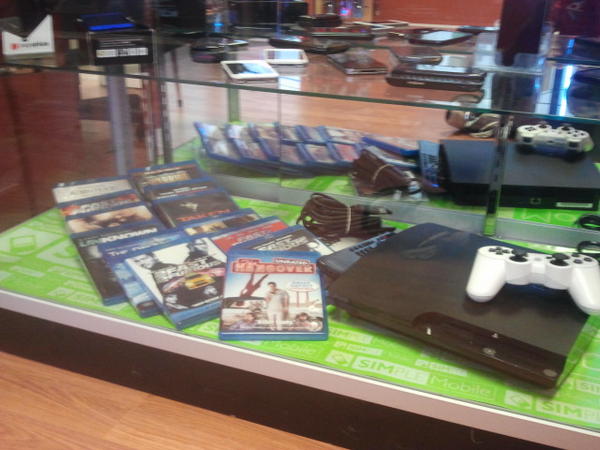 DataStreamPlus's tweet image. Great Deal!!! Ps3 Slim 120GB, a wireless controller, and 13 blue rays movies. ONLY $275