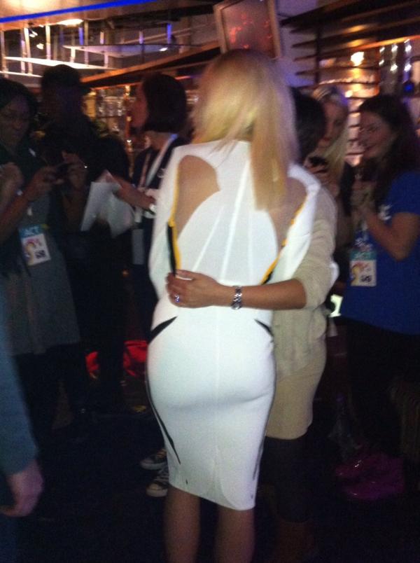 simonfgmiller's tweet image. Rita Ora&apos;s back.  In The IndigO2 green room. #o2thinkbig