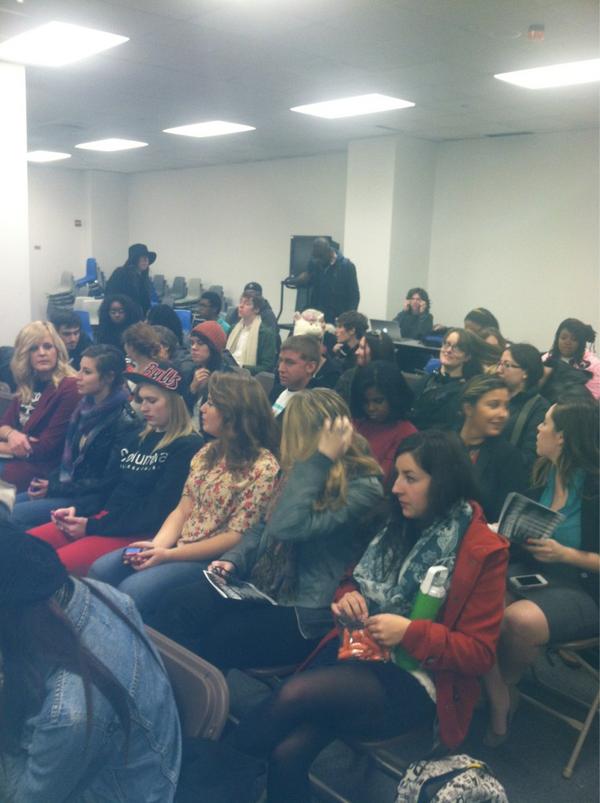 CCCJournalism's tweet image. Students gather for the covering politics panel discussion!