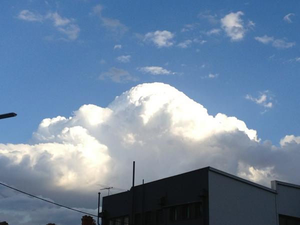 Hibblej's tweet image. Check out the hump on this cloud #camelcloud