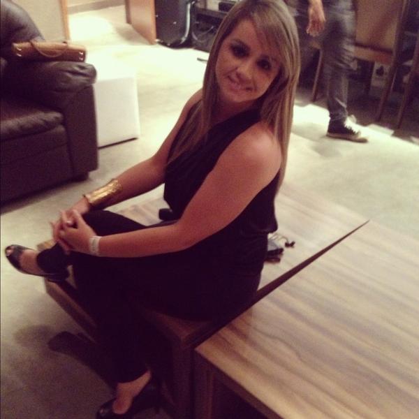 FC_KarlaBack's tweet photo. "@KarlaBack: @FC_KarlaBack http://t.co/nBlQWFbX" vc é perfeitaaaaa diva! Amo amo :-)