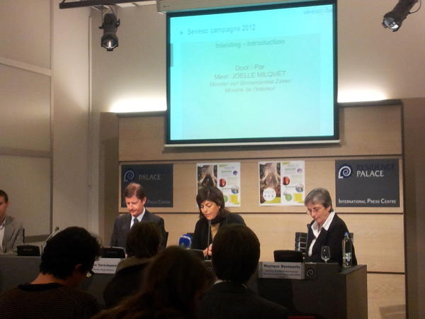 LauraPire's tweet photo. Live conférence presse Seveso 2012 en présence de Joëlle Milquet, MINIBZ http://t.co/Wqww2WWU
