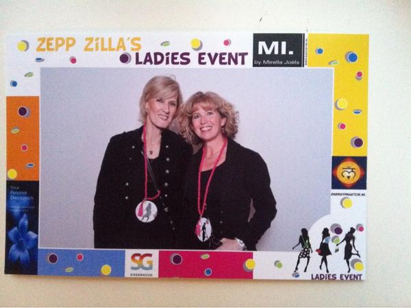 event_ladies's tweet photo. @MoorenKarin @ItsMeAstridR bedanken alle exposanten/ bezoekers! Wij vonden het een top avond #zeppzillasladiesevent http://t.co/SsmxT0vU