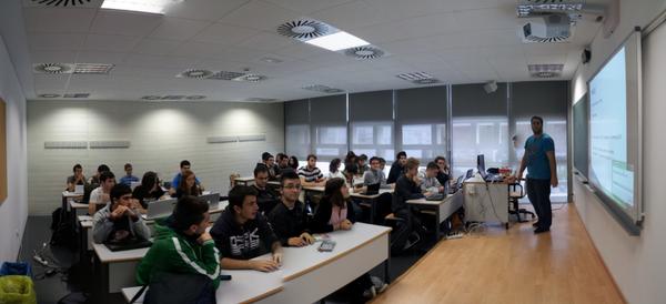 ArduinoUPV's tweet image. Hemos comenzado el taller de #arduino ¡con aforo completo!