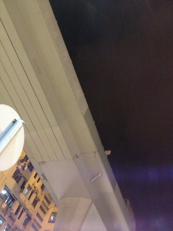 edenyehk's tweet photo. @TianyueYe "it's dangerous to drive there," said Mr Liu "it may caused by the subway construction." http://t.co/qoiPcxpg
