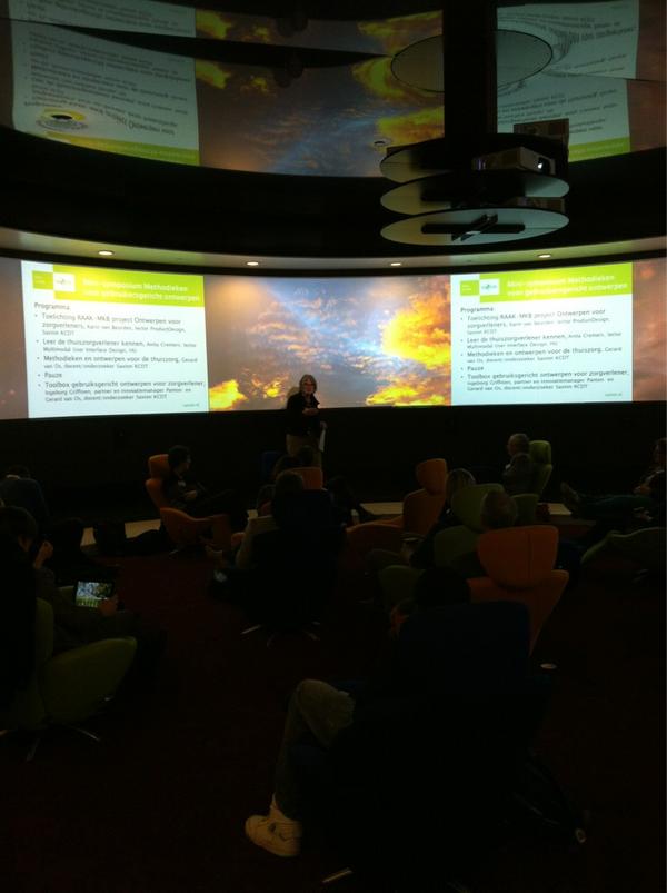 Ontwerpen_Zorg's tweet image. 't Mini-symposium is begonnen. Een prachtige zaal, vol innovatieve, creatieve deelnemers #designforusability #wud2012