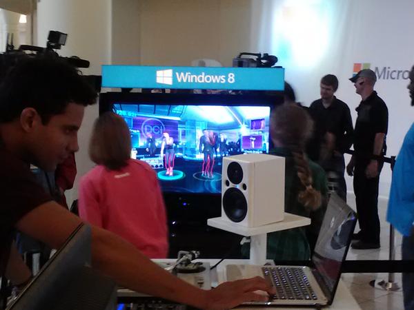 BobbyVtime's tweet image. #MicrosoftWindows8 Grand Opening. Rockin in Cincinnati.