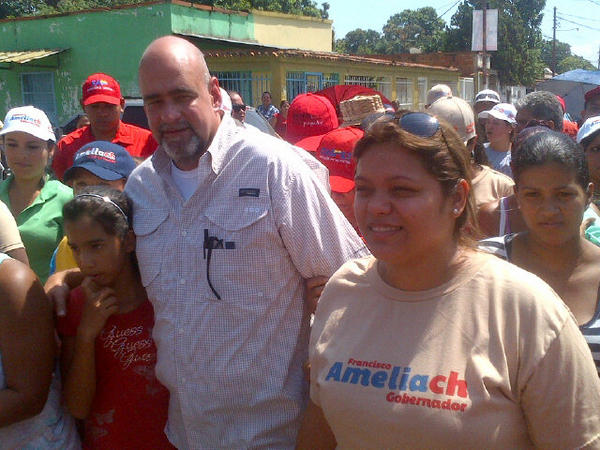 estebanpinto8a's tweet photo. @ameliach16D recorre el sector NuevaValencia Tocuyito acompañado del Poder Popular, La Juventud; el pueblo! @ForoC_CAR http://t.co/TpDJbB0C