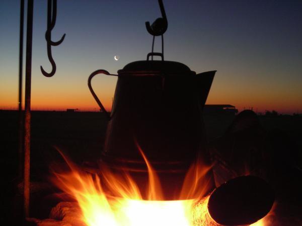 NativeMensMag's tweet image. A good coffee conversation is always healing, right beside the fire #aho #NativeBrothers #NativeDad