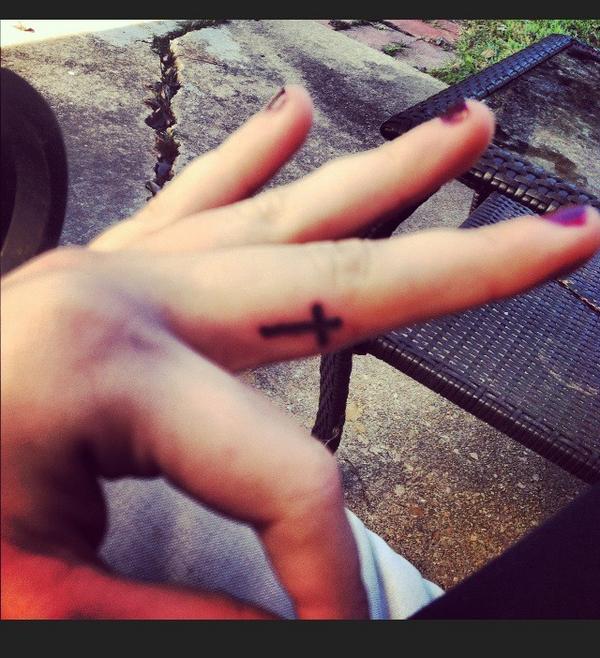 Mary_McCrorey's tweet image. My little baby tattoo😁 #firstone #cross #owchie