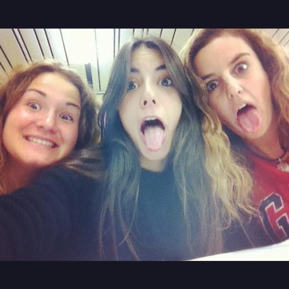 luibeltran's tweet photo. Víspera de examenes y así @belmendozz @mirimedina16 http://t.co/1TW4IejP