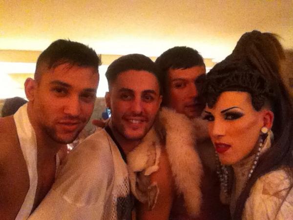 Darkyta38's tweet photo. We partyyyy http://t.co/yKyOh7os