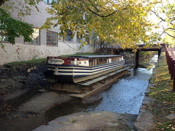 anthonynigara's tweet photo. A stop at the C &amp; O canal during an amazing food tour of Georgetown. http://t.co/rabLLJjv