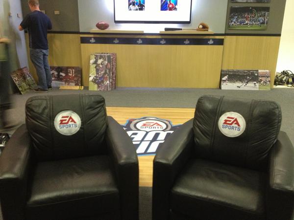 EA's tweet image. RT if you want these in your living room! @EASGameTime @Dreamseat