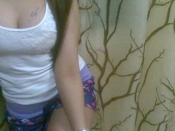 3nogh's tweet photo. سكرنا و لم نشرب من الخمر جرعــة ولــكن أحاديث الغرام هي الخـمـر http://t.co/1Jmc3smB