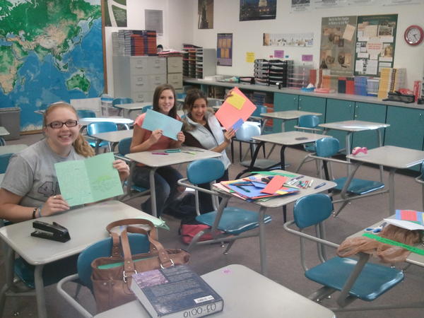 SCCampusCursive's tweet image. First meeting! Not many here, but we are determined to script the very best love letters Alex has ever known! #bundling