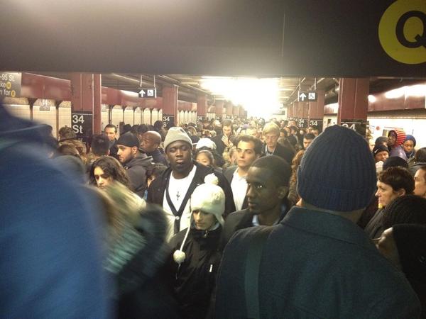 steffi526's tweet photo. When will this end? #disaster #commutingnightmares #nymayor http://t.co/496rgVAq