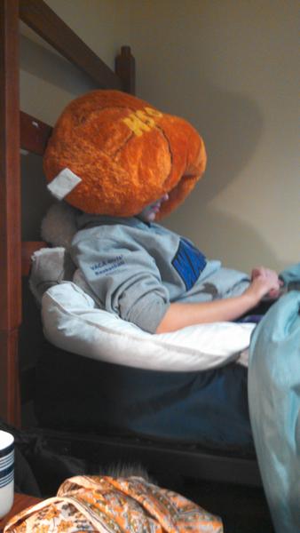 jesssiemariee's tweet image. why don&apos;t we sleep what is she doing #roommateproblems #getherhelp