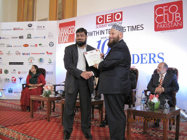 TimeTrax_ET's tweet photo. Hafiz Noman, GM EfroTech, receiving the shield at the #TimeTrax HCM Software co-sponsored 4th CEO Summit 2012, Karachi. http://t.co/8gNSMTDA