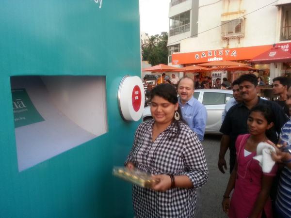 cromaretail's tweet photo. Gifting smiles to people #cromagiftvan http://t.co/e5VMoLQT