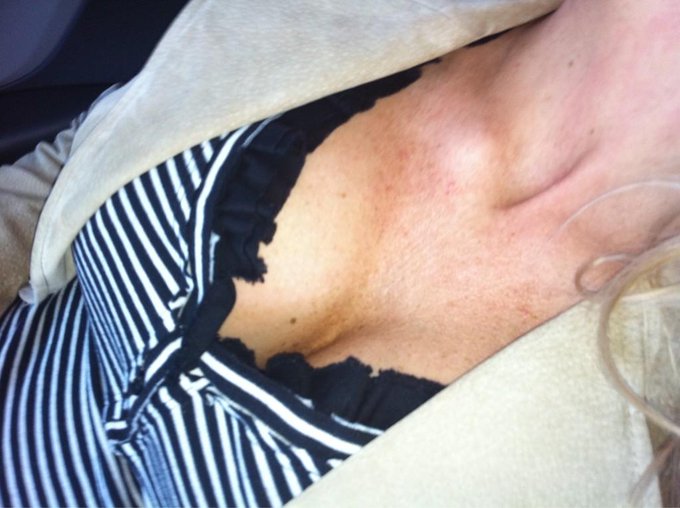 Cleavage shot http://t.co/xnIJFHhW